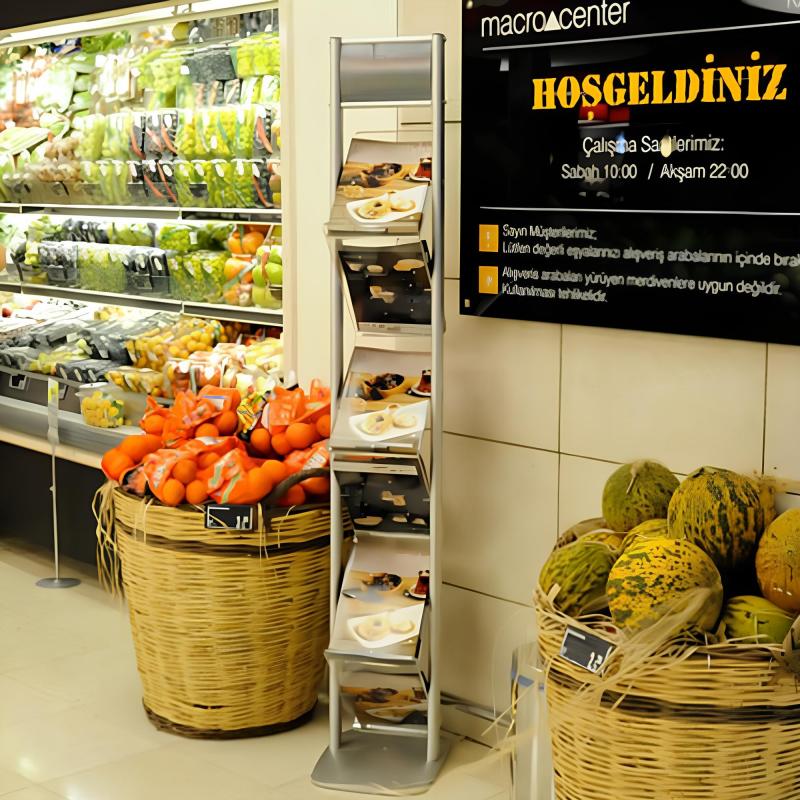 A4%20Alüminyum%20Çift%20Ayaklı%20Zigzag%20Broşürlük%20Alınlıklı
