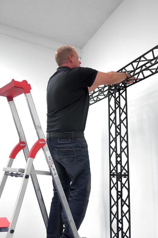 Crown%20Truss,%20Stand%20Dikey%20İkili%20Banner%20Tanıtım%20Stand%20154%20x%20154%20x%20246%20cm