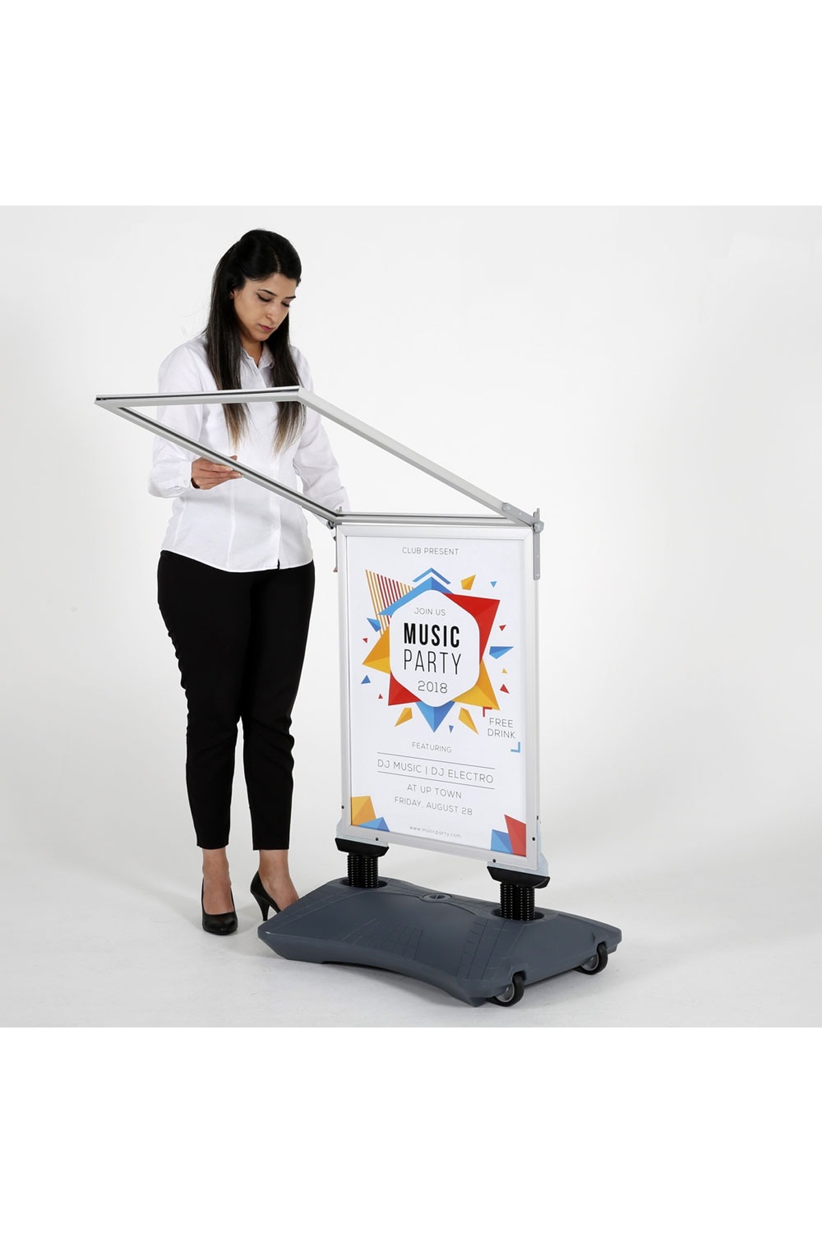 WindPro%20Slim%20Gri%2055x70%20Çift%20Kat%20Kaldırım%20Reklam%20Panosu%20Ayaklı%20Poster%20Pano%20