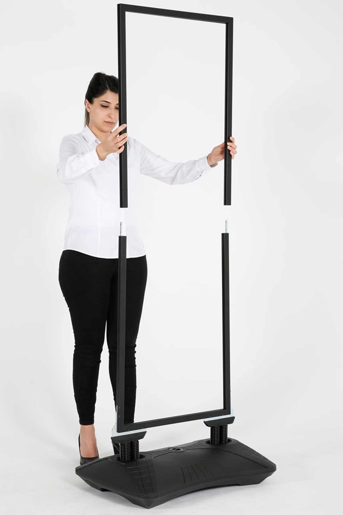 WindPro%20Slim%20Siyah%20Tek%20Kat%20Kaldırım%20Reklam%20Panosu%20Ayaklı%20Poster%20Pano%20152x60%20cm